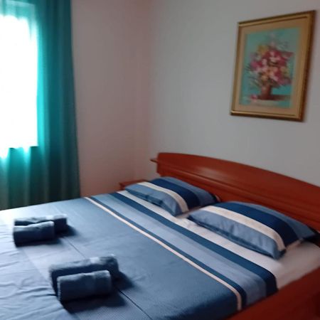 Maria´s Haus Apartment Novigrad  Bagian luar foto